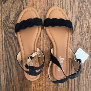 Basic Sandals with Scalloped Detail Straps